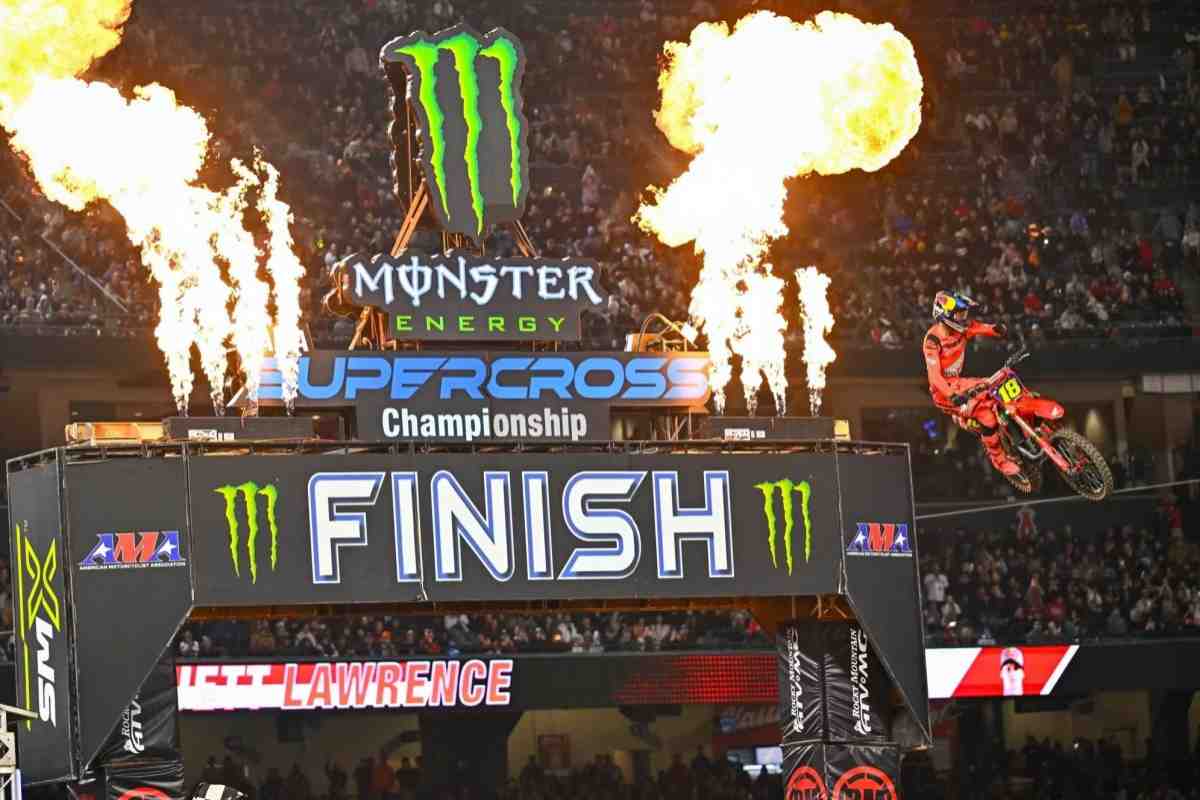 AMA Supercross 2024: Джетт Лоуренс взял первую победу в новом сезоне - итоги Анахайма-1